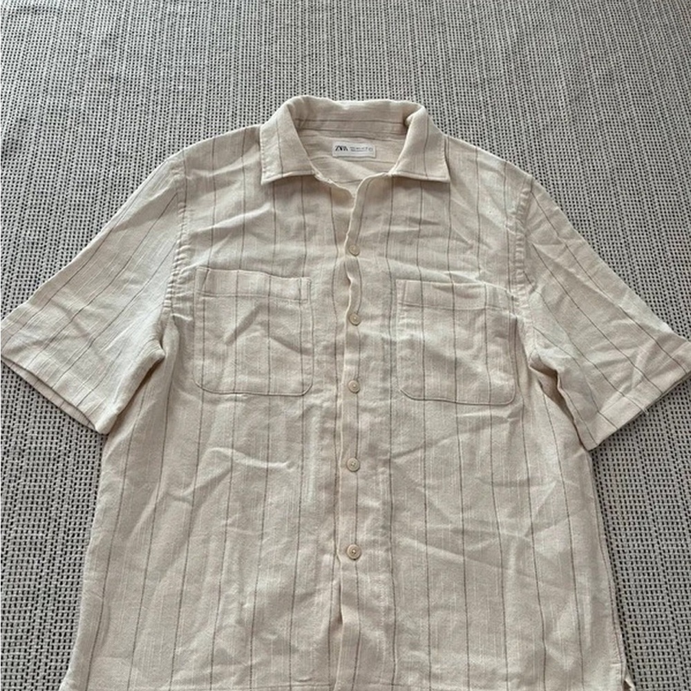 Zara Men Cream Short-Sleeve Button-Down Shirt with Subtle Stripe